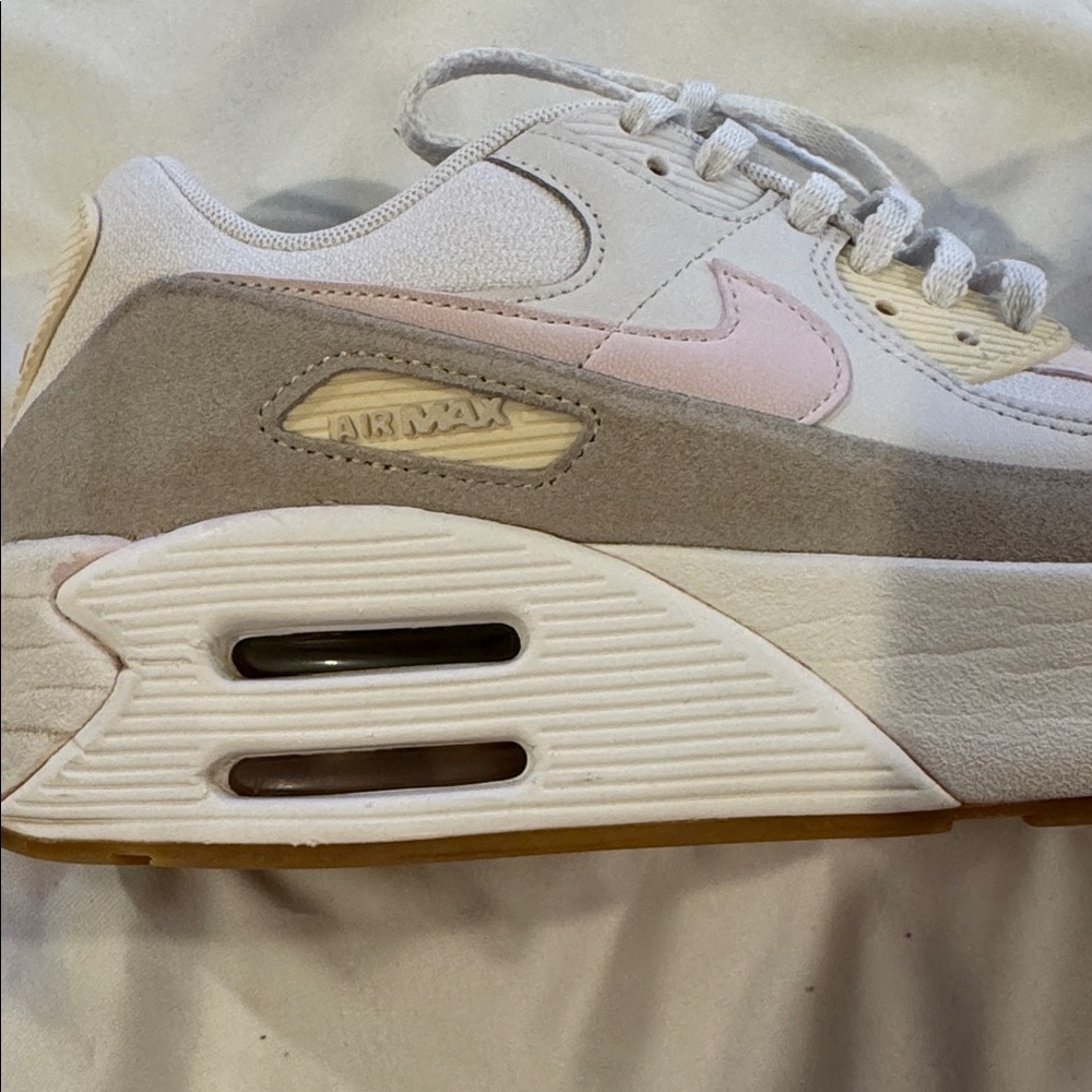 Nike Air Max 90 LV8 Platform Sneaker - Picture 8 of 8